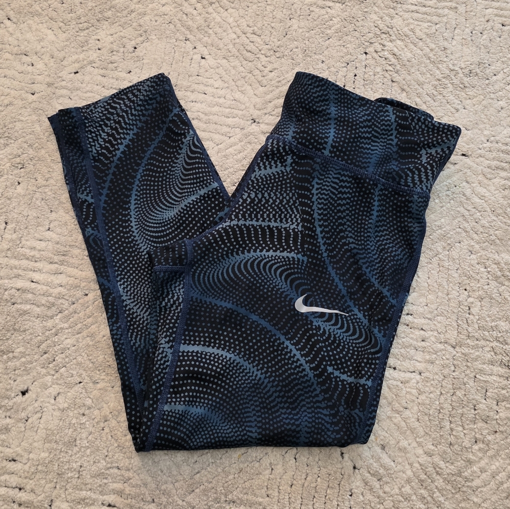 Women's Medium Nike Athletic Capris Capri Pants